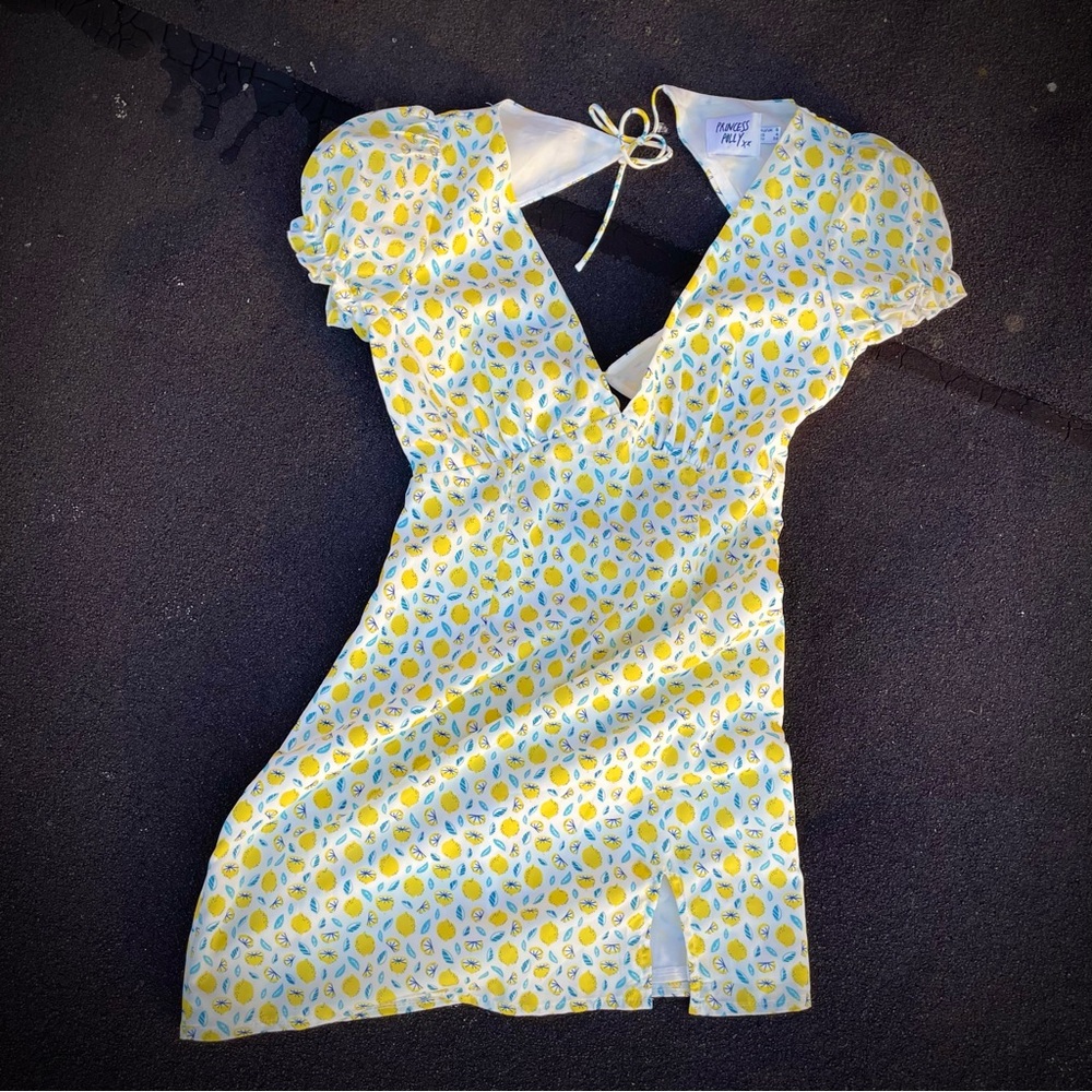 Princess Polly Lemon Print V-Neck SunDress with Puff Sleeves Size Large